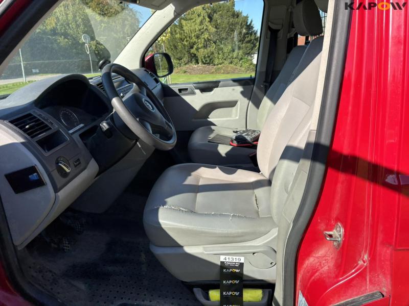 VW Caravelle 2.0 TDI bus 9 people 46