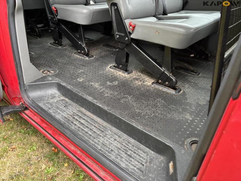 VW Caravelle 2.5 TDI 130 Hp 9-person bus 85