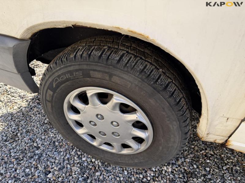 VW Caravelle passenger car 33