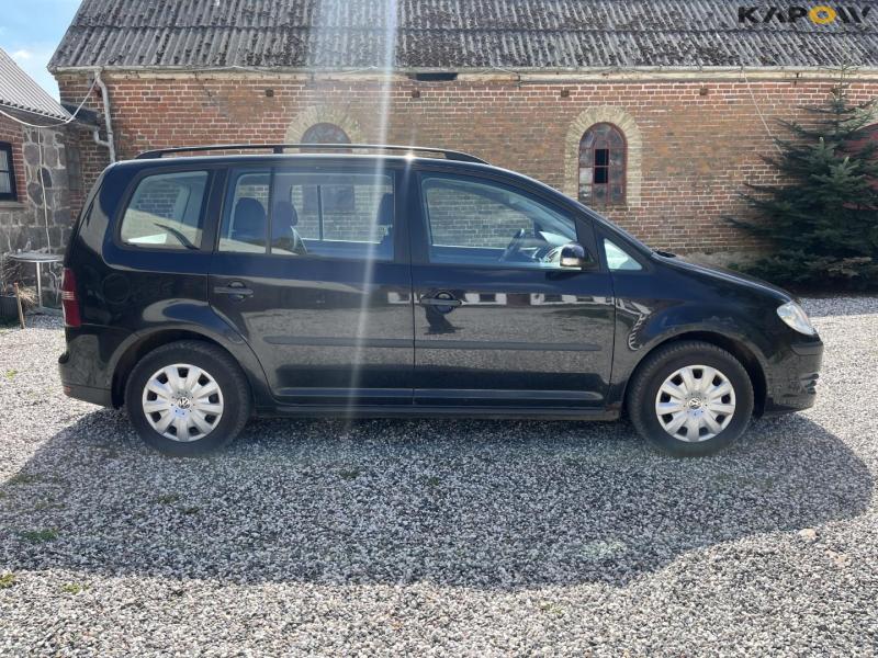 VW Touran 1.6 passenger car 4