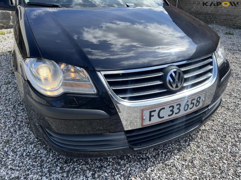 VW Touran 1.6 passenger car 11