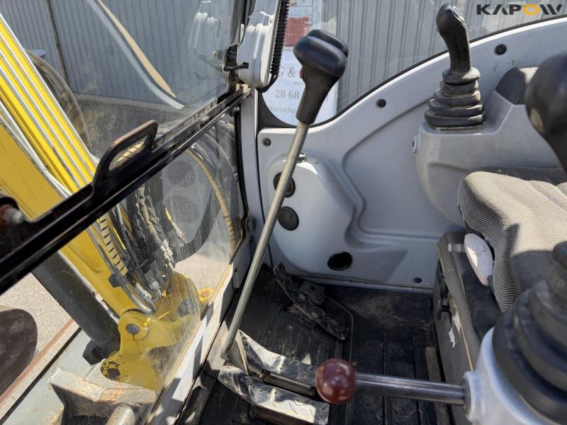 Wacker Neuson 2503 mini excavator 22