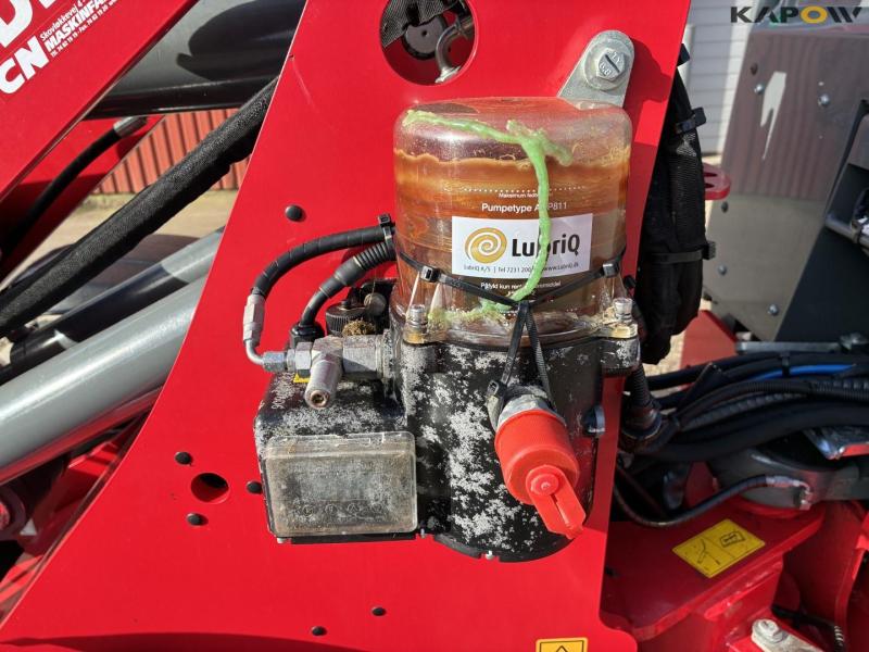 Weidemann 1880 skid steer loader 11