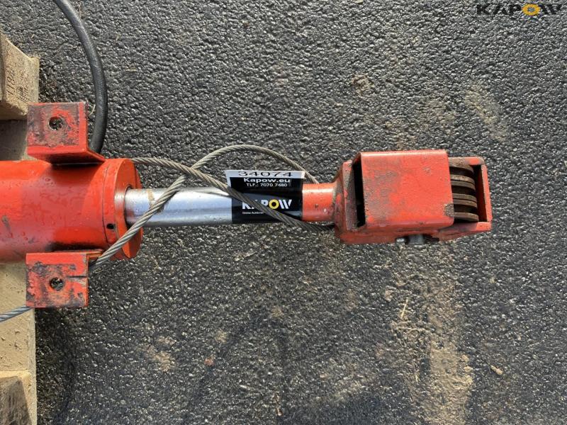 Lifting cylinder for Westfield grain auger 9