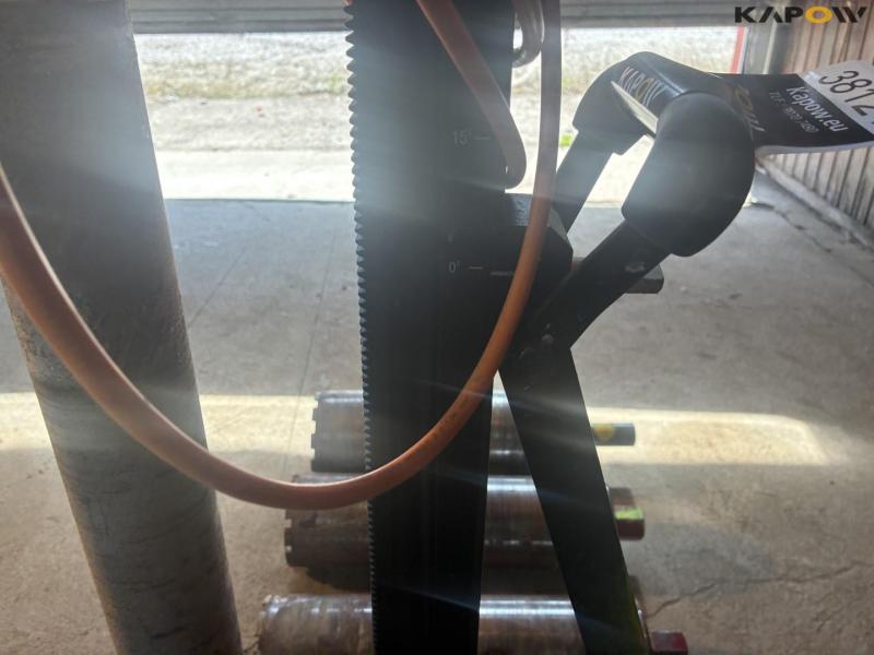 Worker core drilling machine with equipment 17