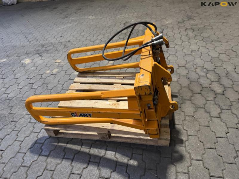 Wrap pliers with Giant hitch 8