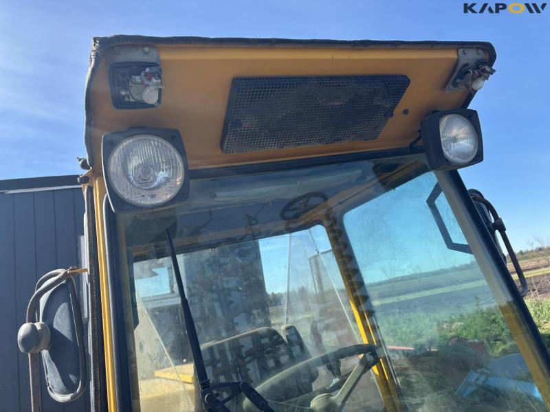 Wulff 400 tool carrier with broom 22