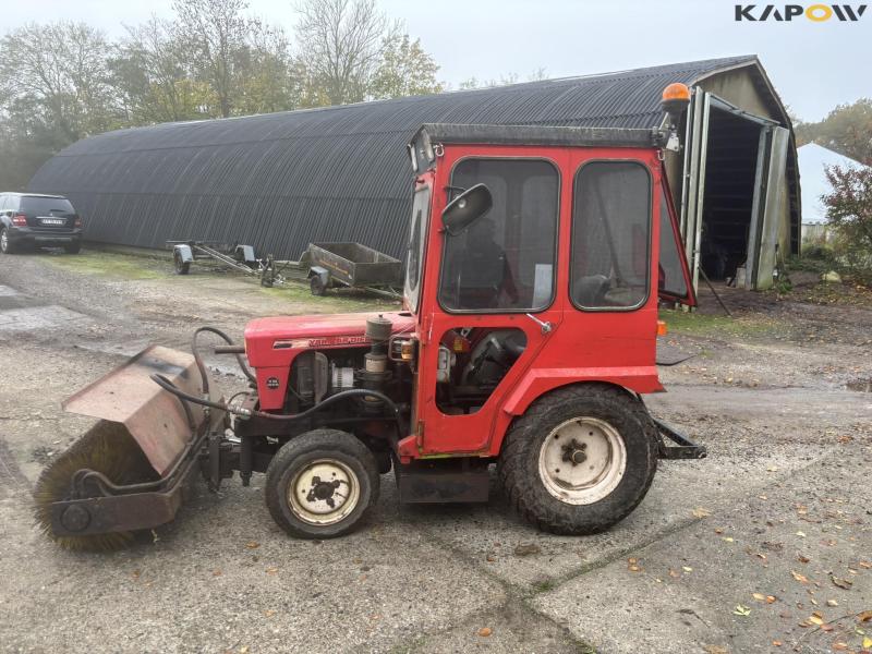 Yanmar 155 D tractor 4WD with broom 9
