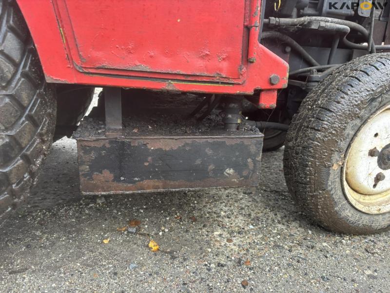 Yanmar 155 D tractor 4WD with broom 26