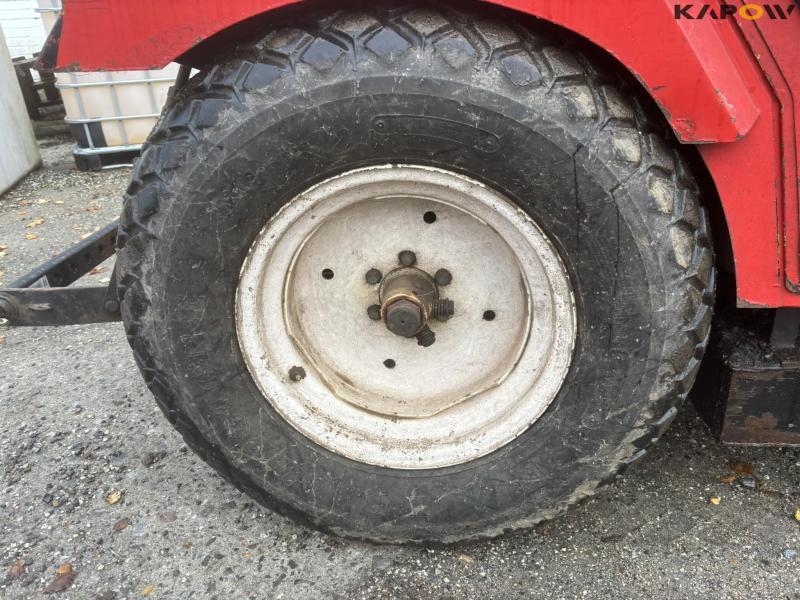 Yanmar 155 D tractor 4WD with broom 29