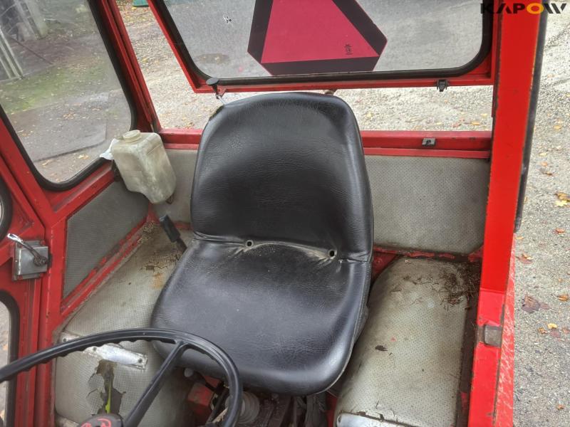 Yanmar 155 D tractor 4WD with broom 51