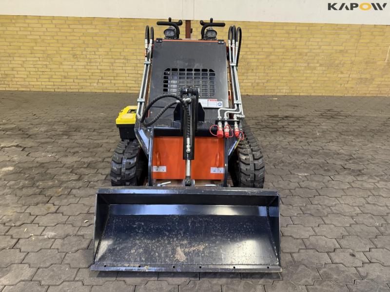 ZVOX SU-480 skid steer loader 2