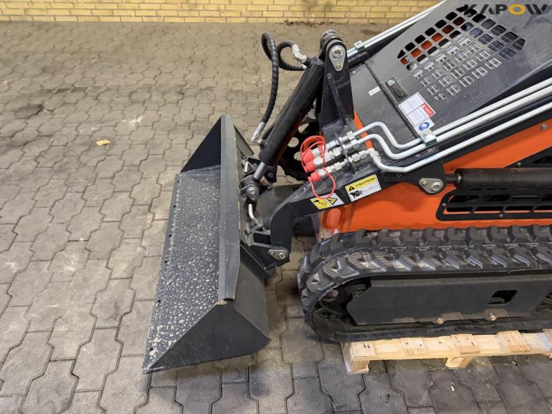 ZVOX SU-480 skid steer loader 9