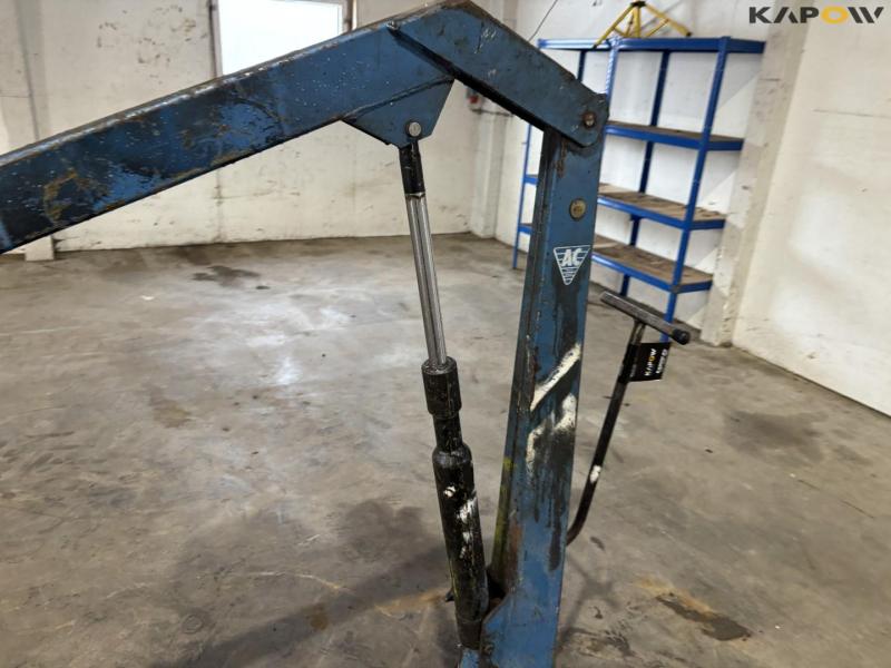 AC workshop crane 11