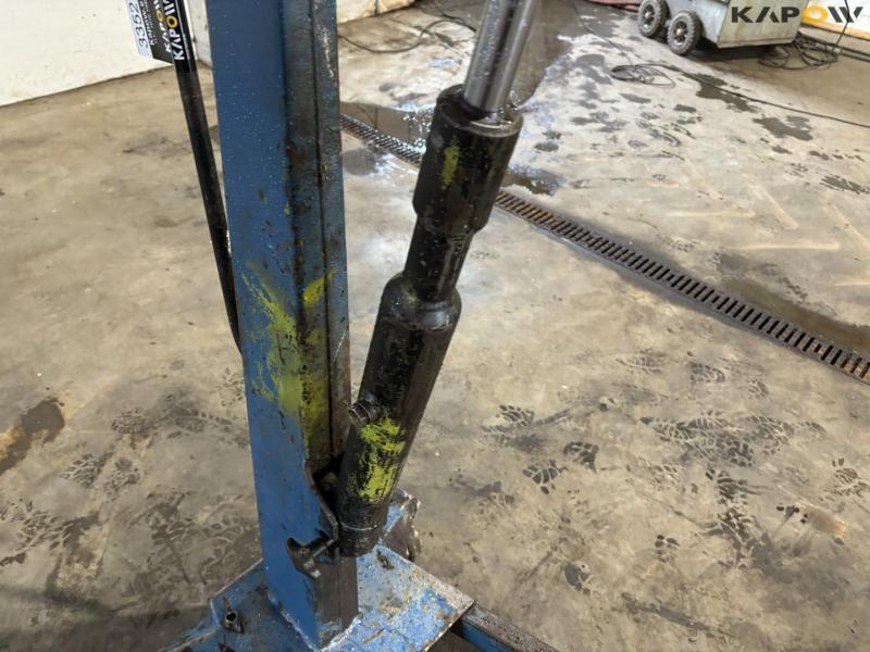 AC workshop crane 18