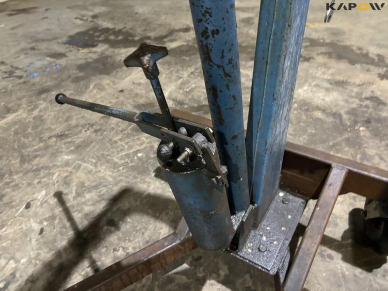 AC workshop crane 11