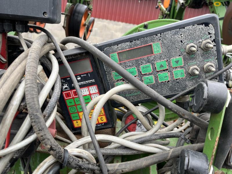 Amazone ED601K 8 row corn seeder with fertilizer front tank 14