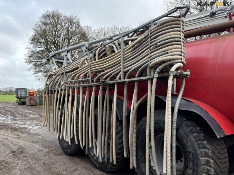 AP 25 Slurry tanker. 33