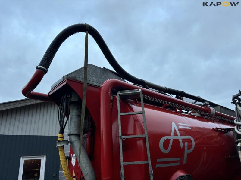 AP 22 slurry tanker with crane and 24-meter boom 12