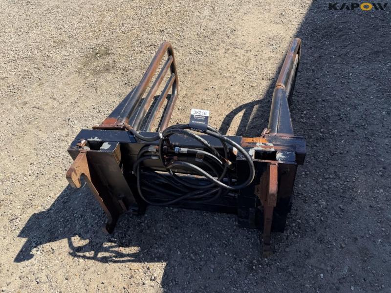 Bale clamp with Hydrema hitch 6