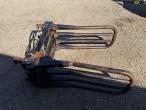 Bale clamp with Hydrema hitch 4