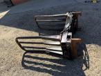 Bale clamp with Hydrema hitch 8