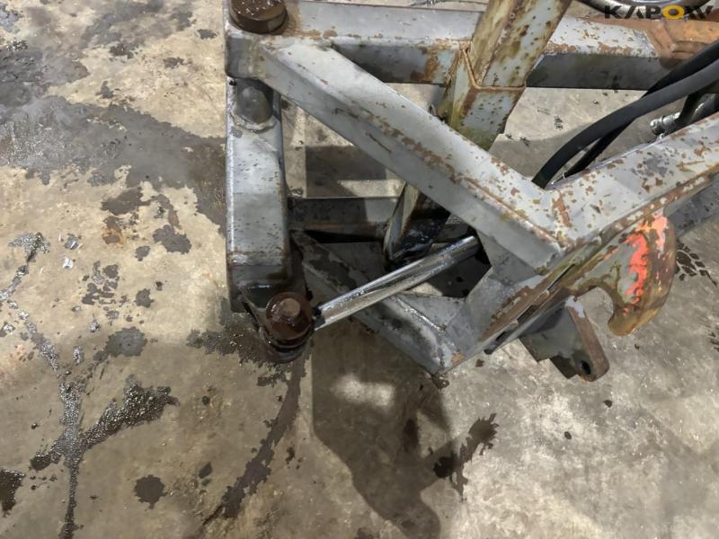 Bale clamp with Euro hitch 9