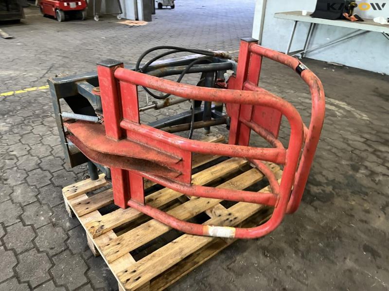 Bale clamp 7