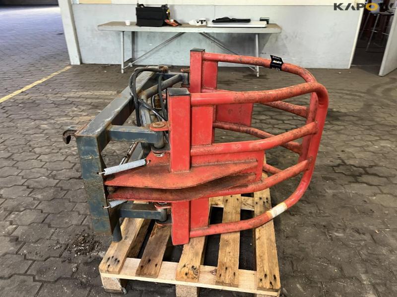 Bale clamp 8