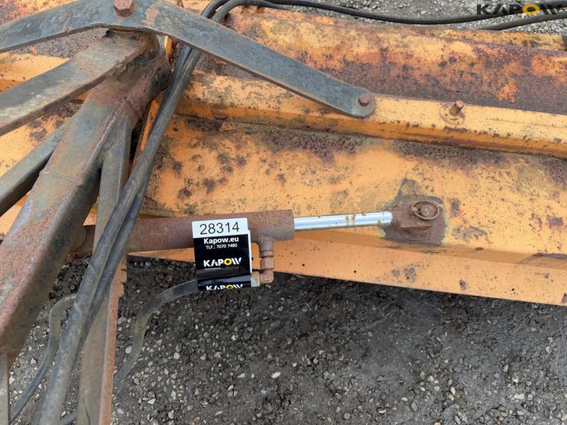 Bema broom with 3-point hitch 12