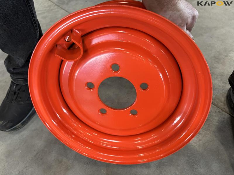Bobcat rims and tires - new 6