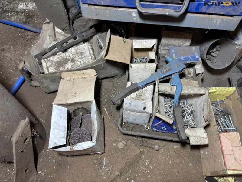 Bolts and assortment boxes with contents 49