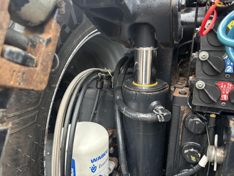 Case IH magnum 340 tractor 37