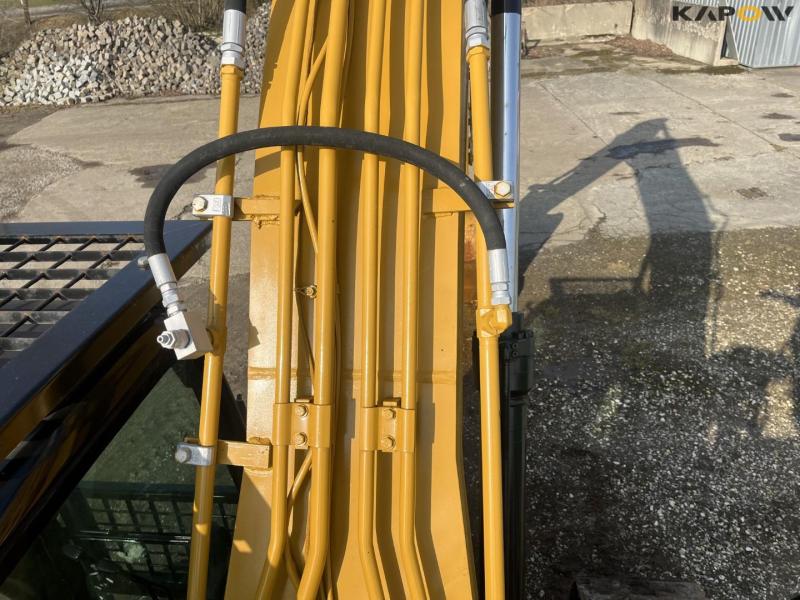 Caterpillar 320D2 excavator 31