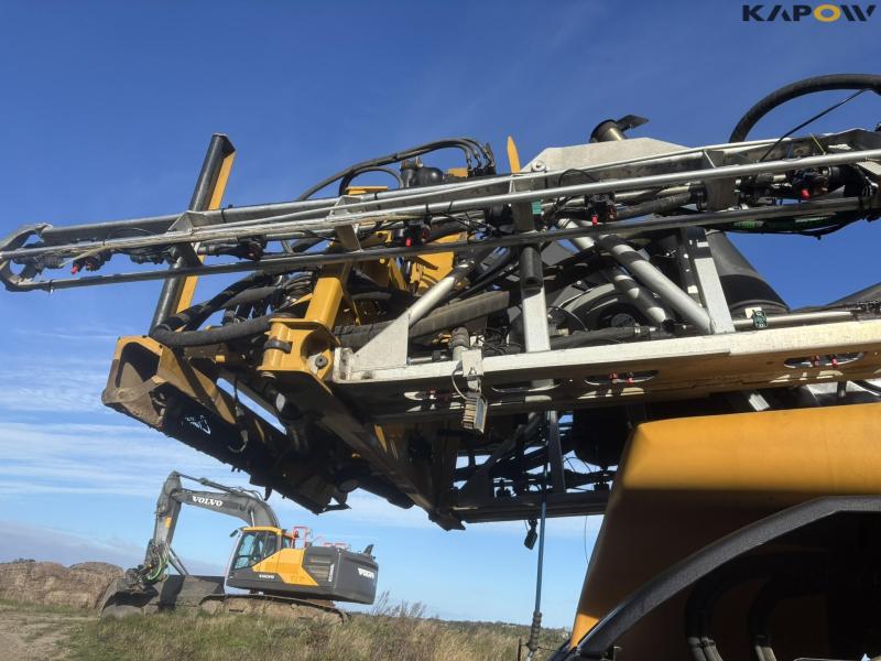 Challenger RoGator RG635C sprayer 29