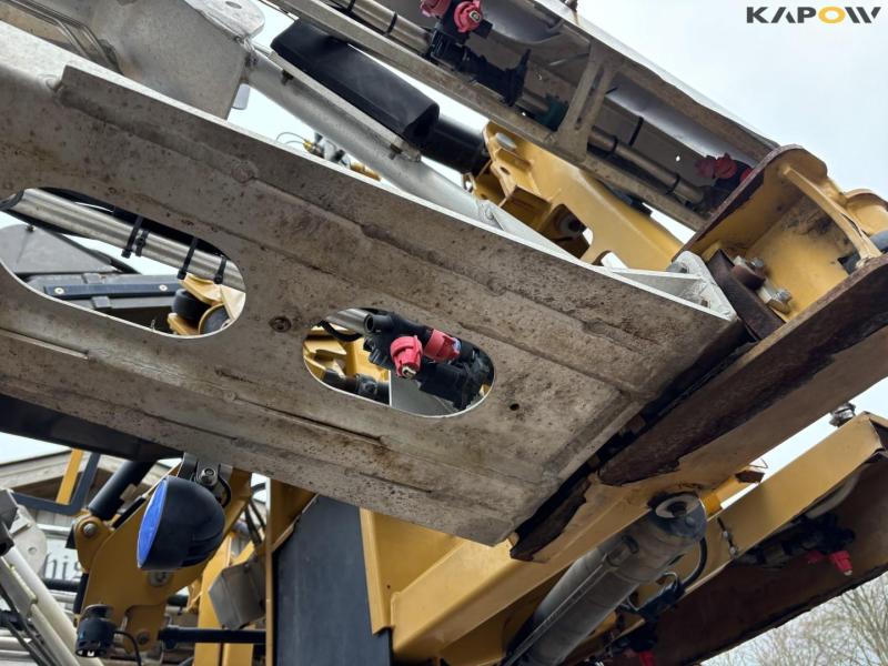 Challenger Rogator 344 sprayer 33