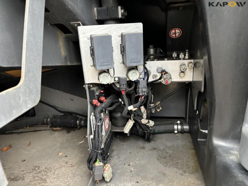 Challenger Rogator 344 sprayer 68