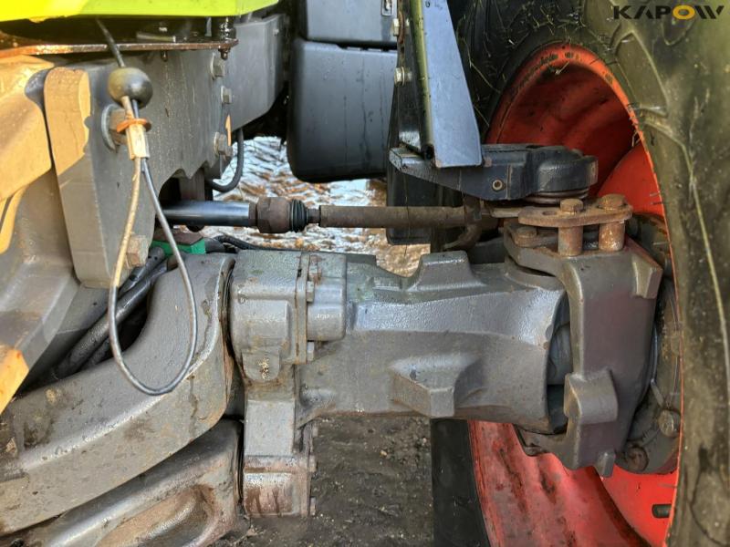 Claas Axion 840 tractor 11