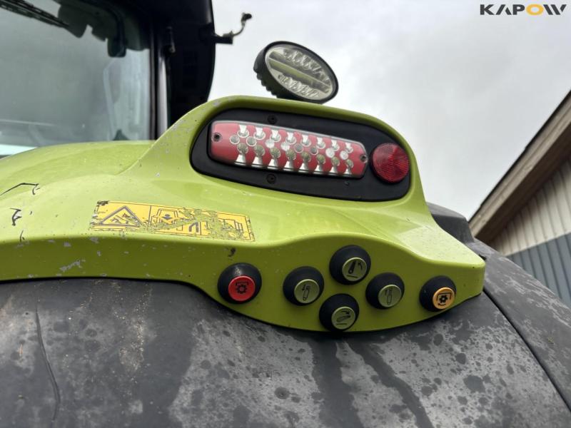 Claas Axion 850 tractor 27