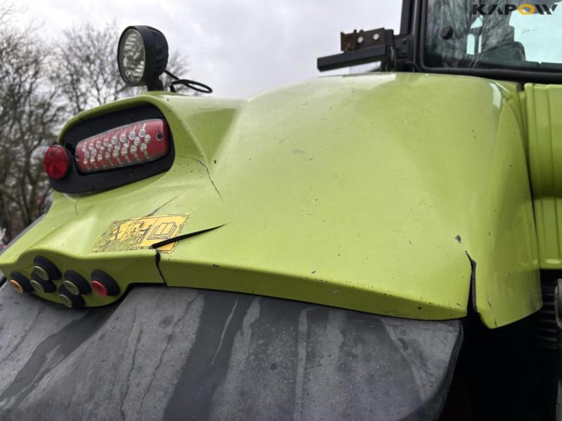 Claas Axion 850 tractor 29