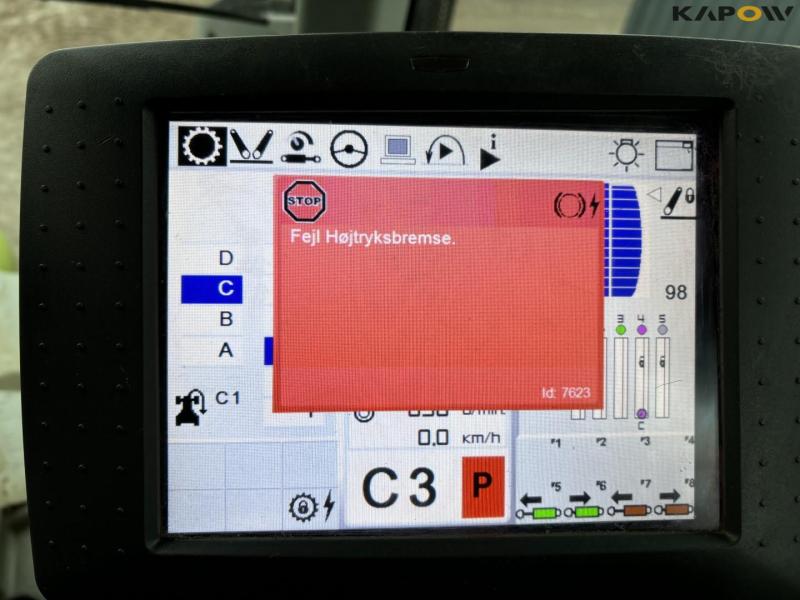 Claas Axion 850 tractor 64