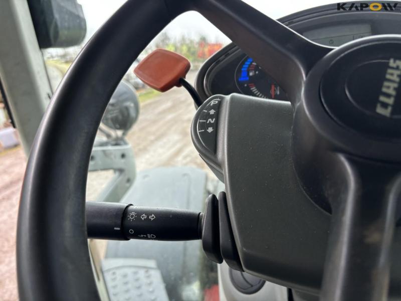 Claas Axion 850 tractor 68