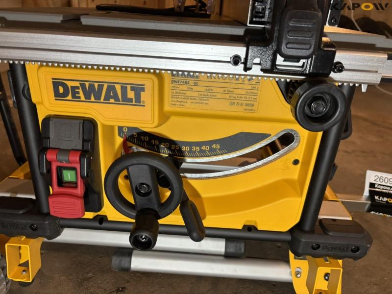 Dewalt DWE 7485-QS table saw + guide rails 11