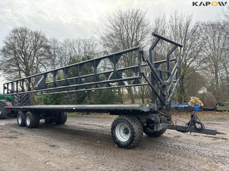 Dinapolis straw wagon with hydraulically foldable sides 3