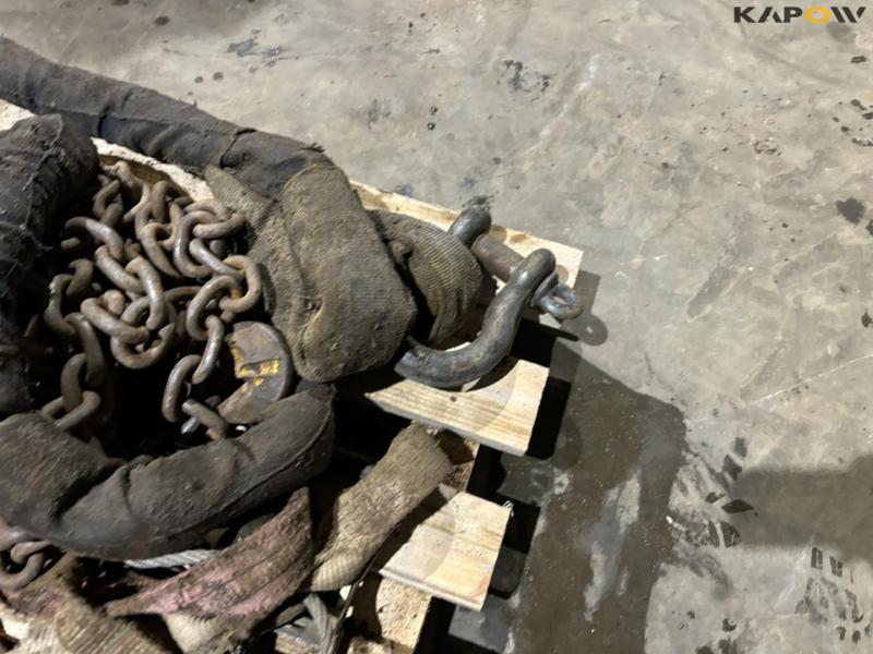 Various chains and ropes 9