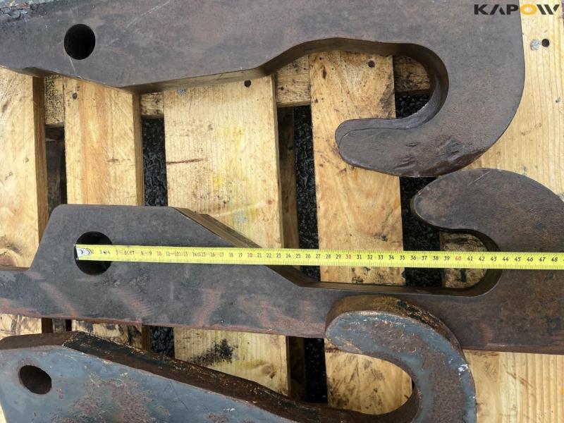 Various bucket fittings 11