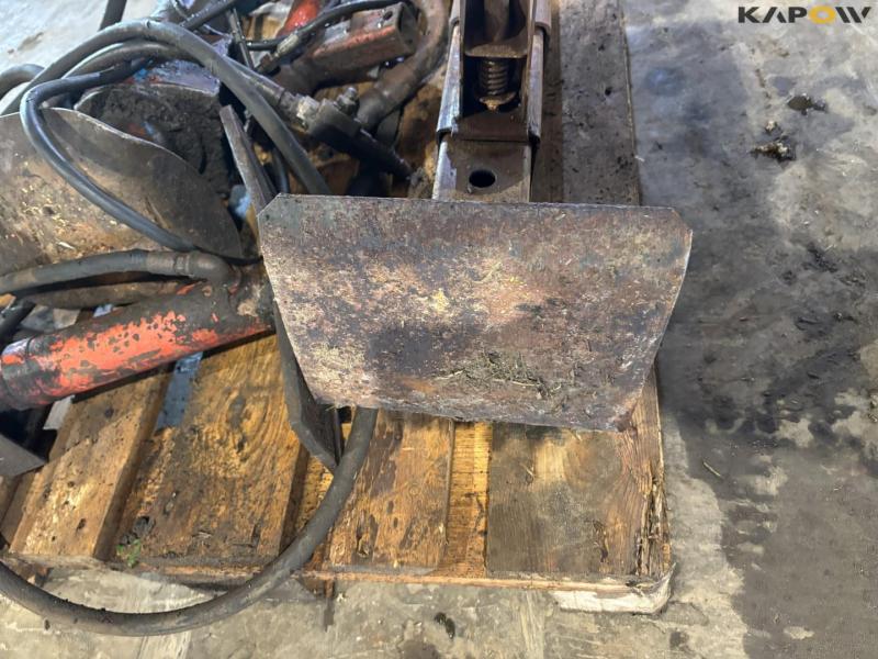 Various support legs 13