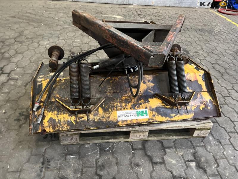 Rotating scraper blade 2