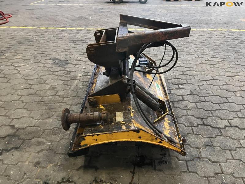 Rotating scraper blade 4