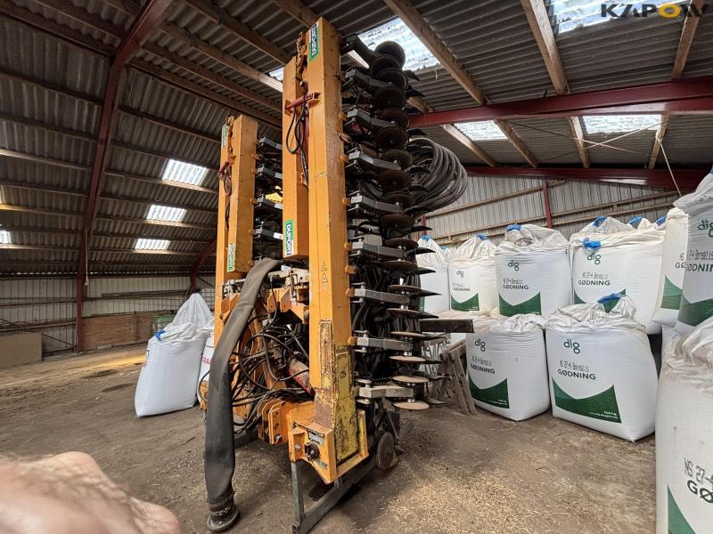 Duport AllTrack DW 12368 grassland spreader 5